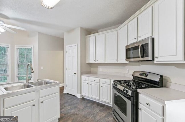 Building Photo - 61 Mulberry Pl
