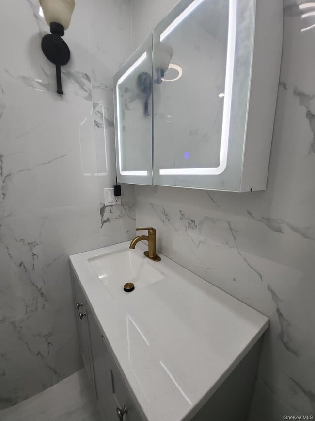 Building Photo - 60-80 54th Pl