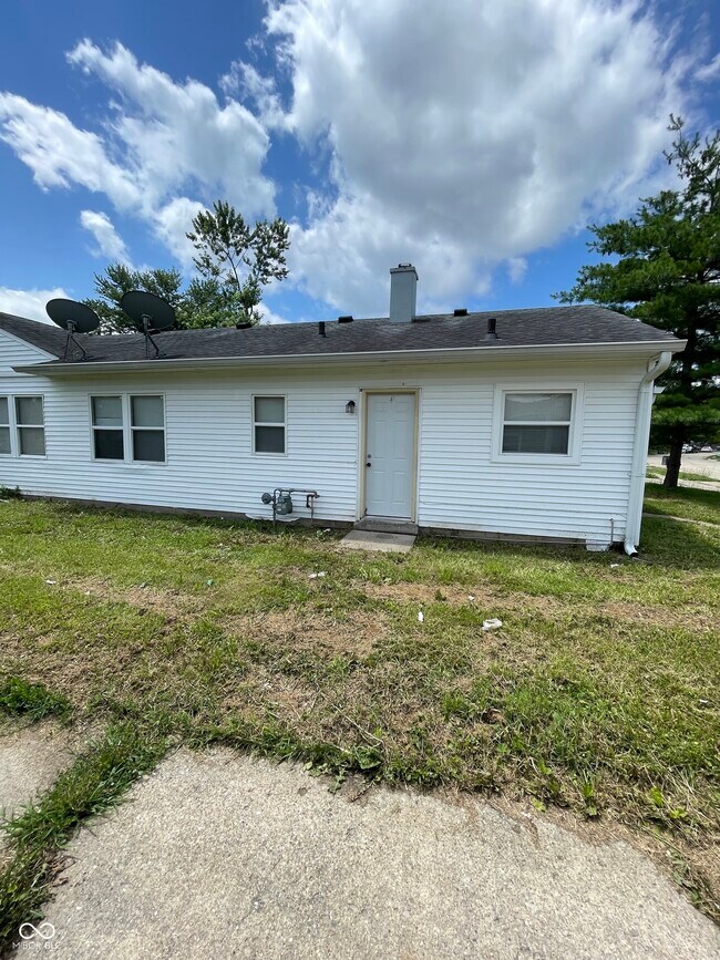 Building Photo - 2245 Admiral Dr
