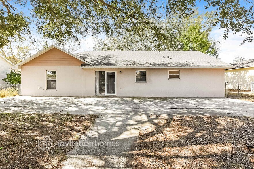 Building Photo - 423 Woodview Dr