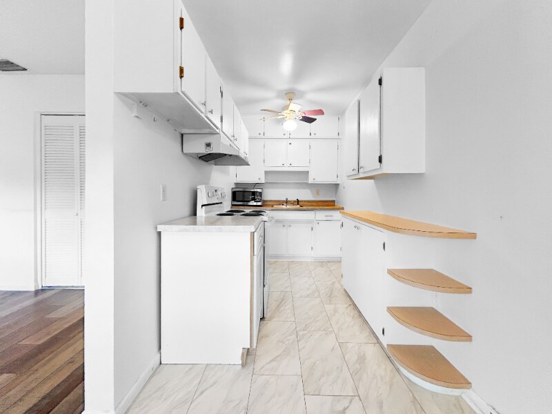 Building Photo - 8405 Aero Ave