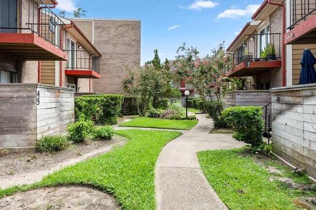 Building Photo - 12955 Woodforest Blvd