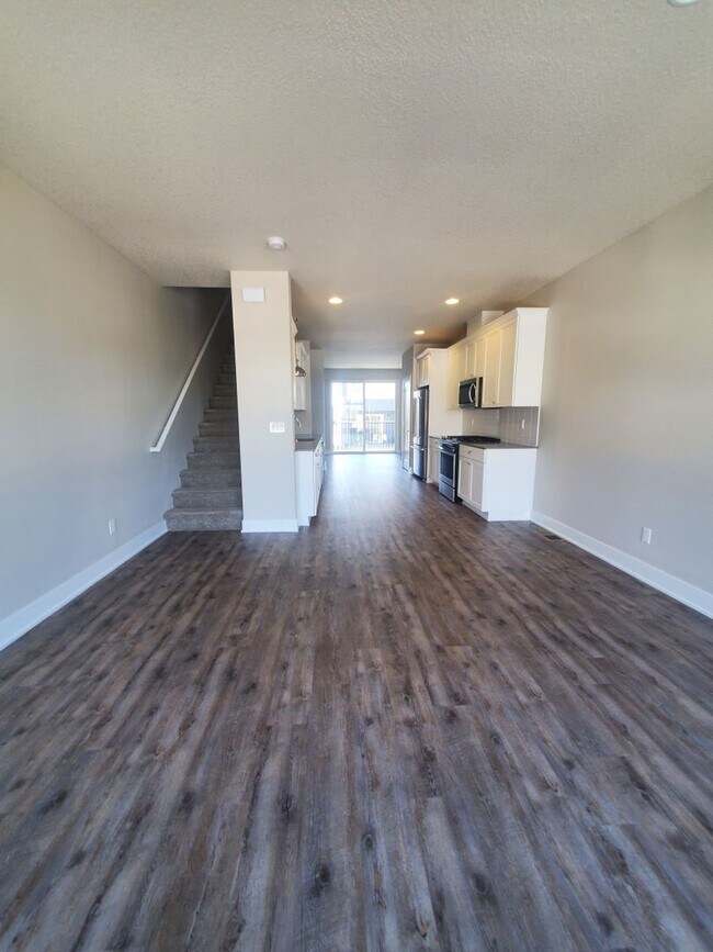 Building Photo - 3 Bedroom 3 Bath Townhouse 1st floor bed/bath