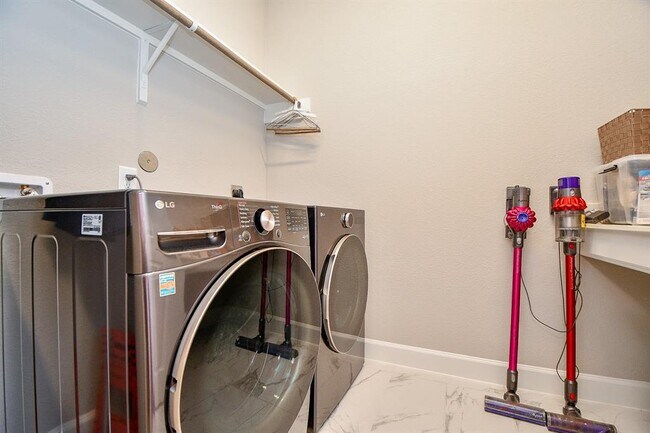 Building Photo - 18426 Bluebird Br Ln