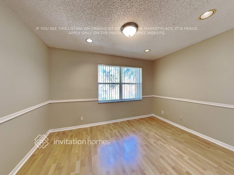 Building Photo - 1170 NW 185th Ave