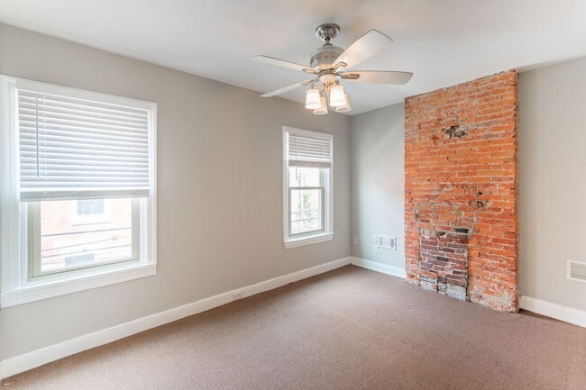 Building Photo - Three Bedroom Home in Graduate Hospital