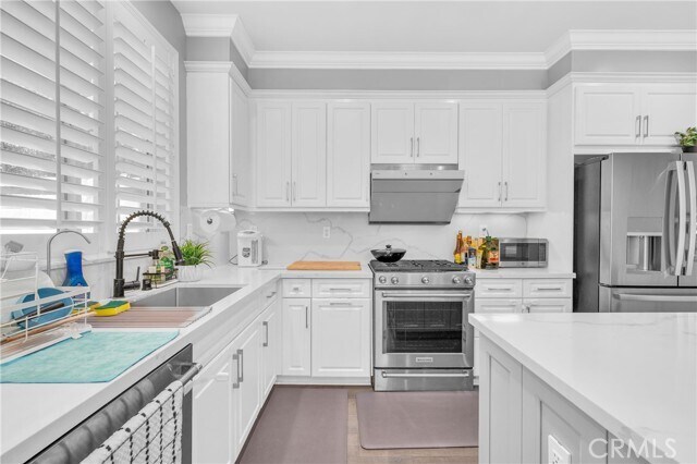 Building Photo - 230 Bright Poppy