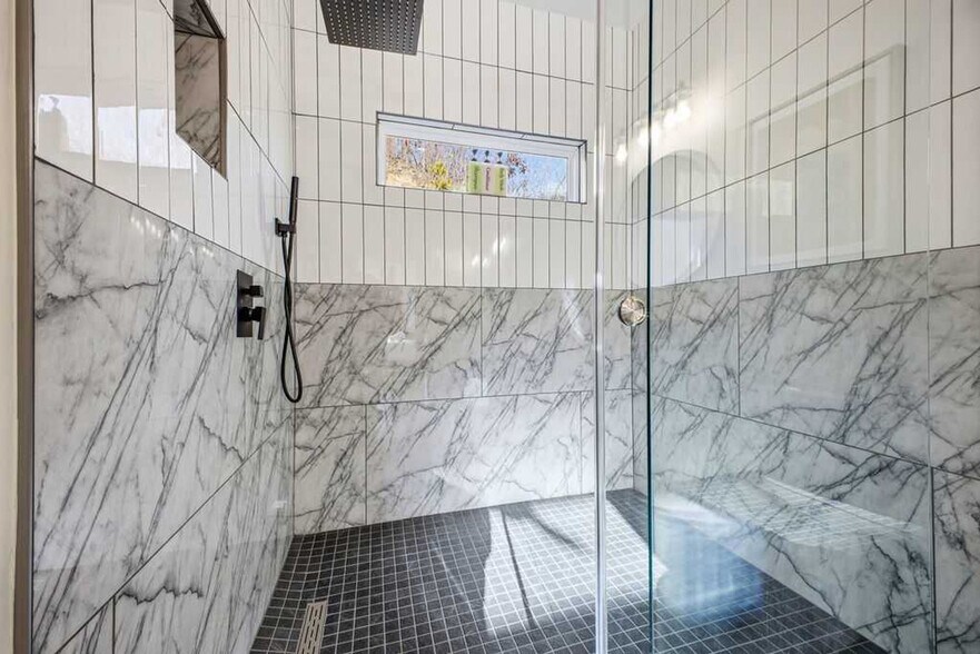 Building Photo - 268 Everett St