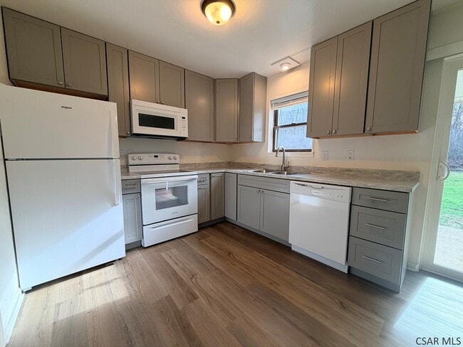 Building Photo - 302 Walters Ave