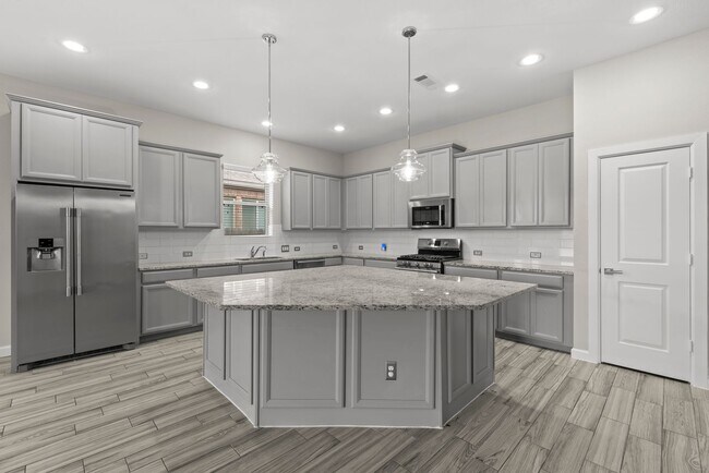 Building Photo - Come visit this beautiful home in the gate...
