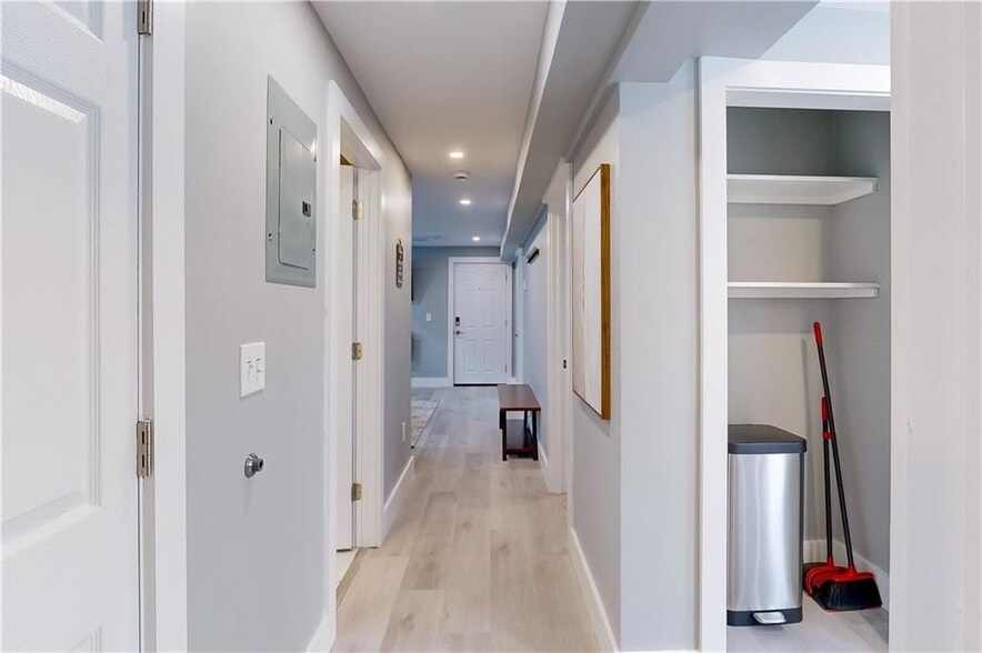 Building Photo - 44 Hall St