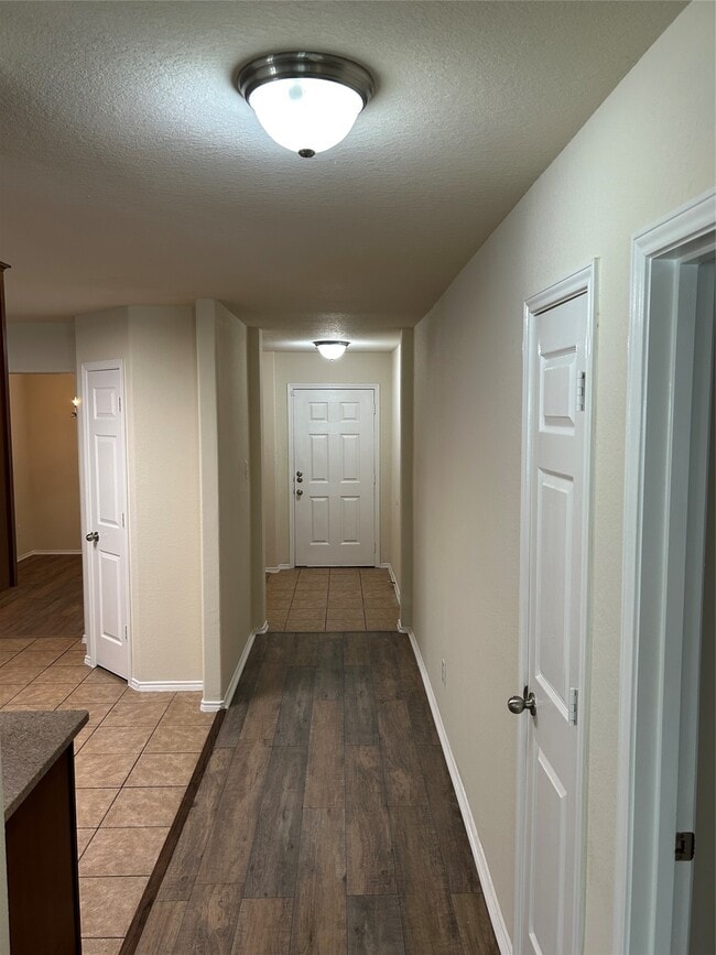 Building Photo - 5327 Stonegate Dr