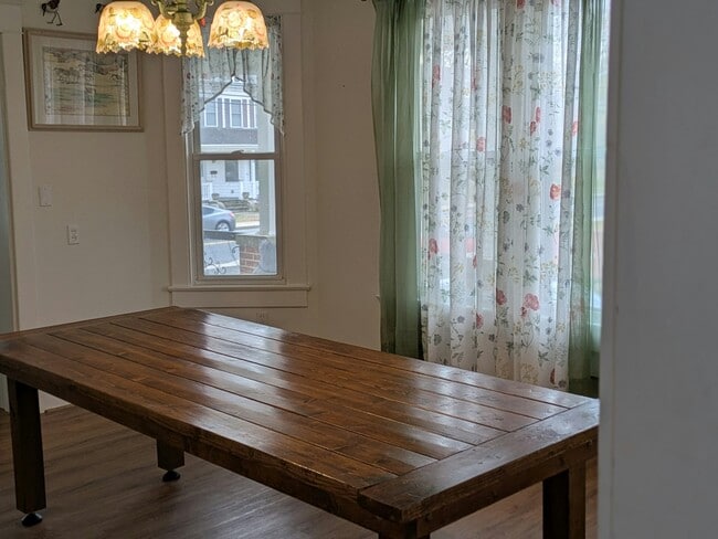 Building Photo - 705 E State St