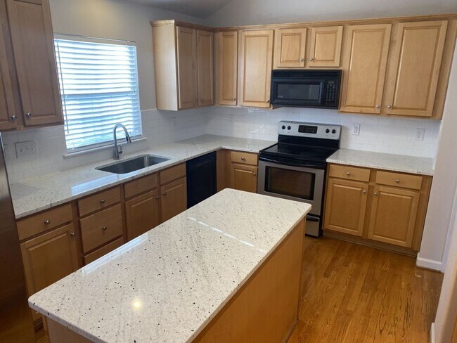 Building Photo - Beautiful Highland Creek Ranch home with 4...