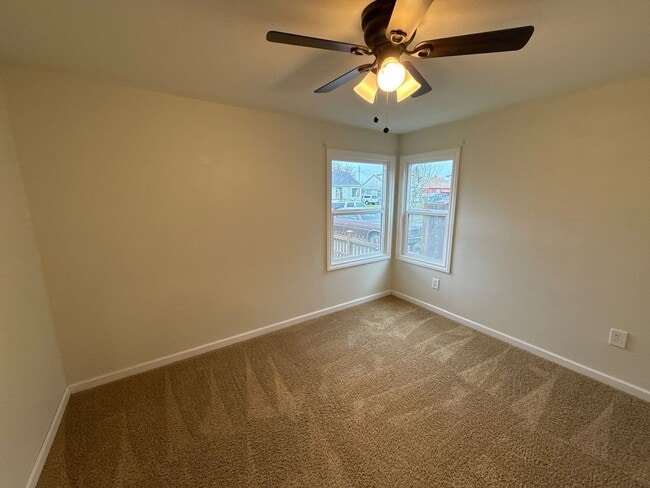 Building Photo - 1070 SW 16th Ave