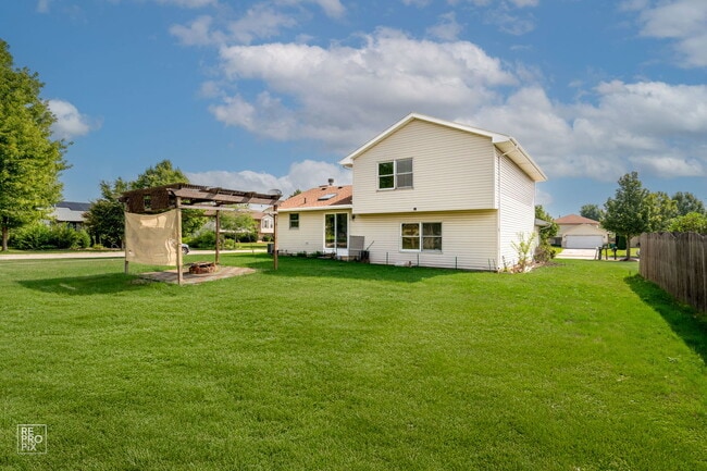 Building Photo - 1409 Gilray Dr