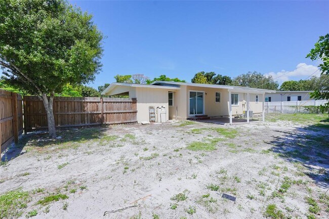 Building Photo - 6515 3rd St Ct W