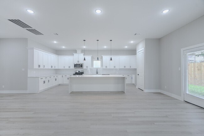 Building Photo - 2618 Piemonte Ave