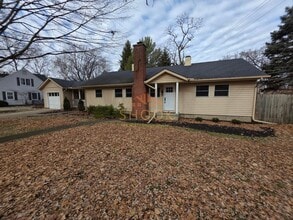 Building Photo - / MOVE IN SPECIAL / SIGN YOUR LEASE BY THE END OF MARCH 15 AND GET A $500 CREDIT! UPDATED RANCH C...