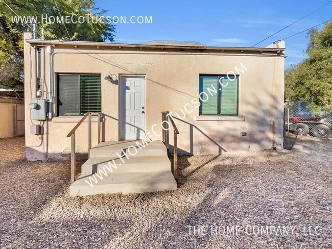 Primary Photo - Charming 1-Bedroom Home Near UofA – Modern...