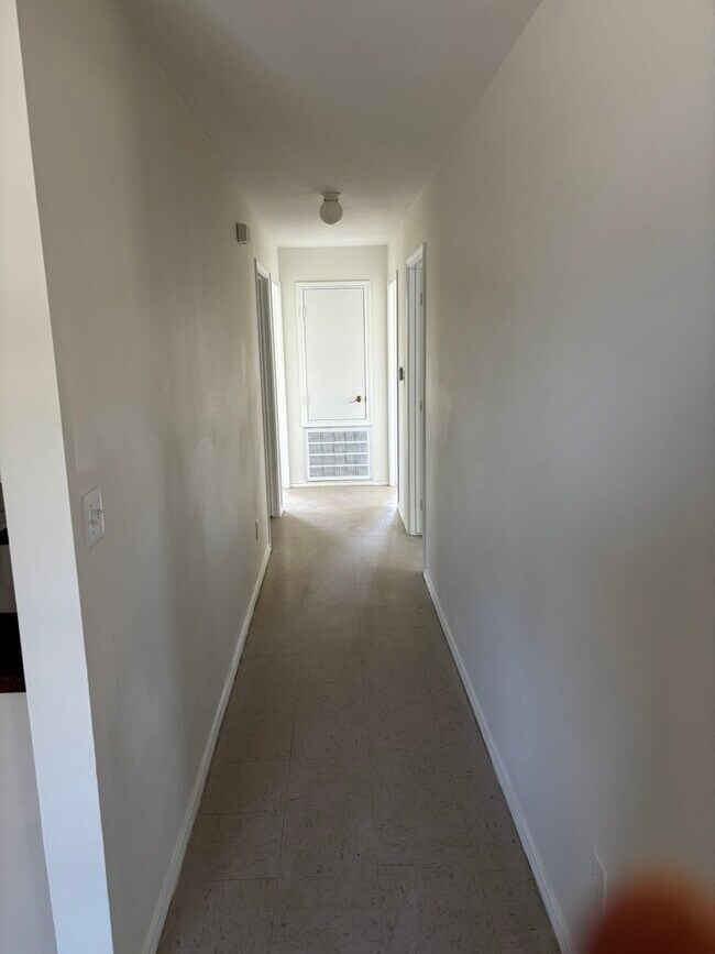 Building Photo - 505 Bahama St