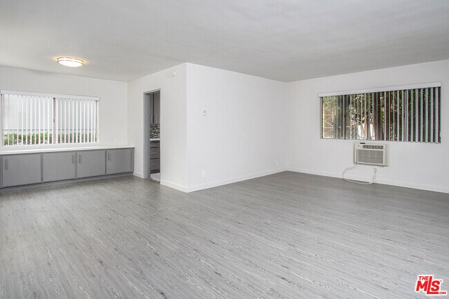 Building Photo - 450 S Los Robles Ave