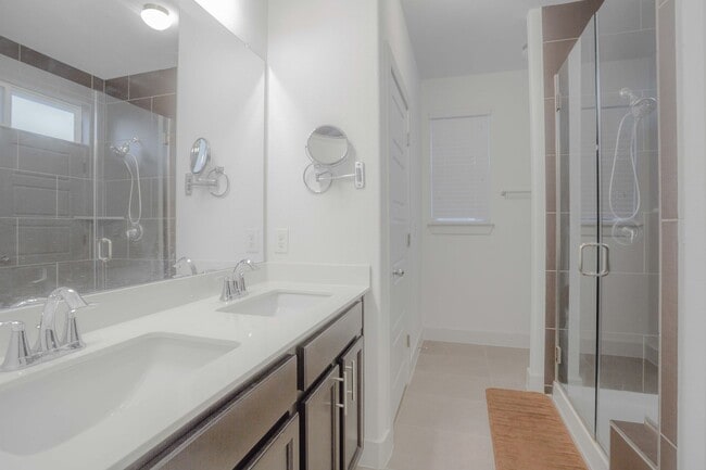 Building Photo - 3 Bed / 2.5 Bath Home | Garage, Laundry Room & Stainless Appliances