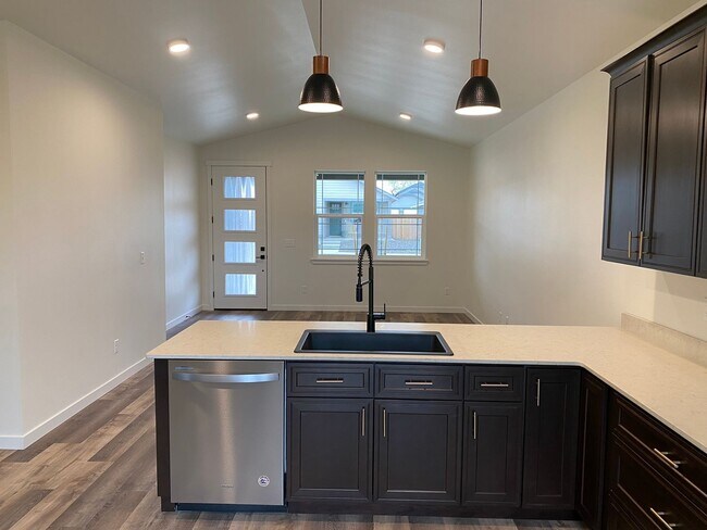 Building Photo - 2513 N Benjamin Ln