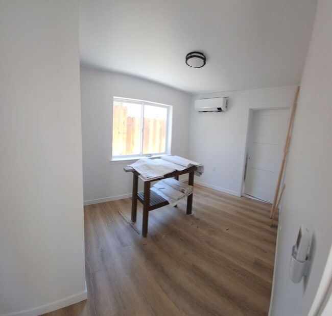 Building Photo - VERY CLOSE TO CAMPUS!! PRIME LOCATION!!! B...