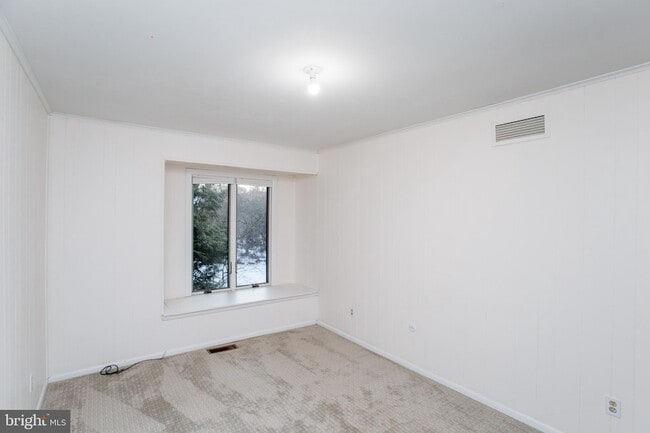 Building Photo - 17 Eden Roc