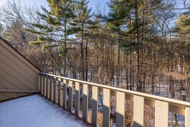 Building Photo - 2 Rockingham Ct