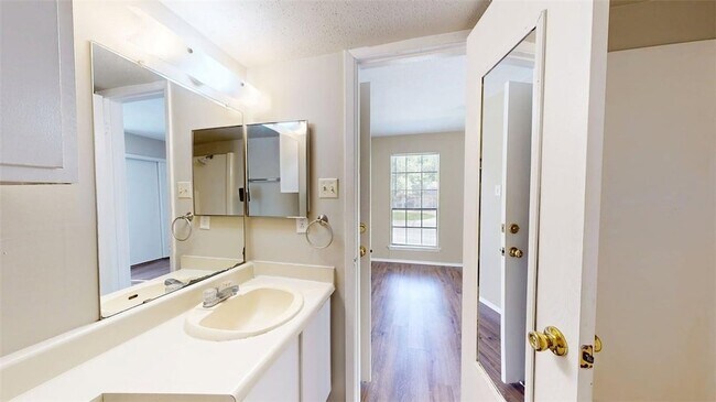 Building Photo - 1016 Autumn Cir