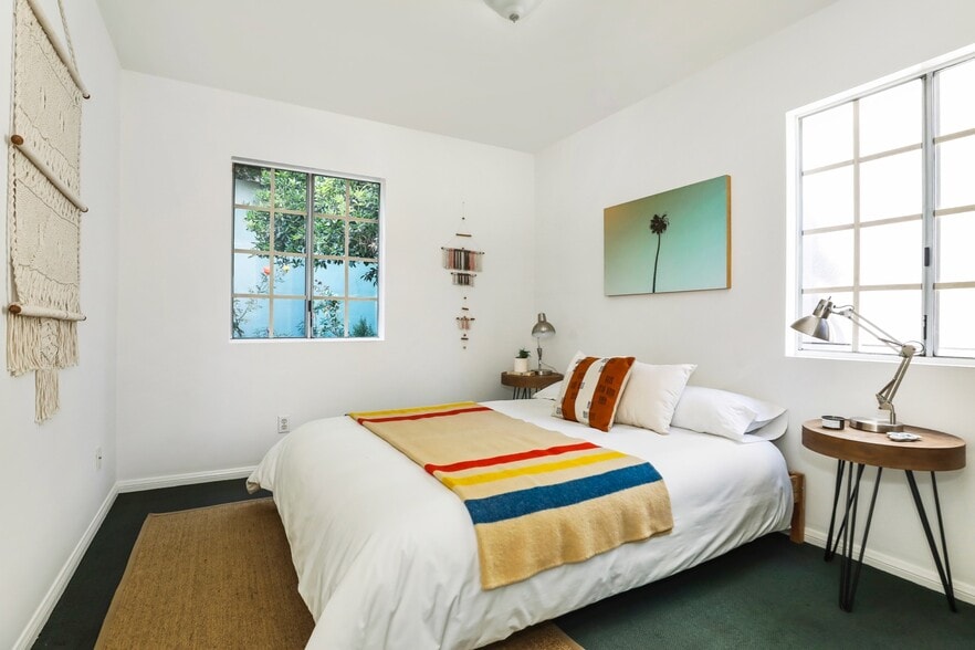 Building Photo - 1811 W Silver Lake Dr