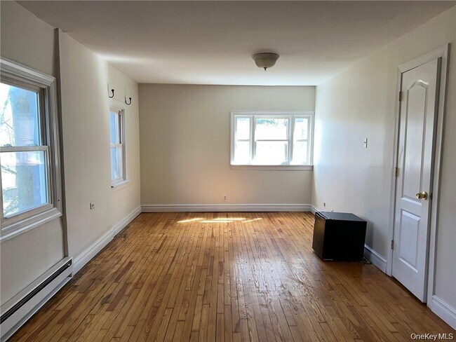 Building Photo - 91 Toleman Rd