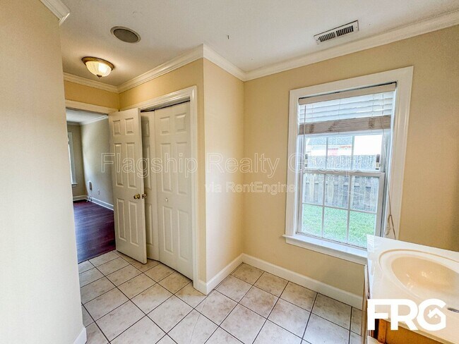 Building Photo - 149 Emily Dr