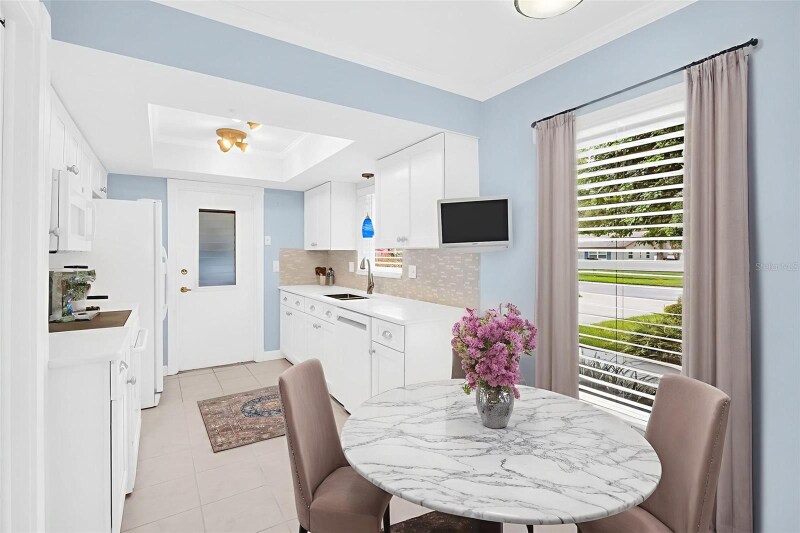 Building Photo - 2336 Malcolm Dr