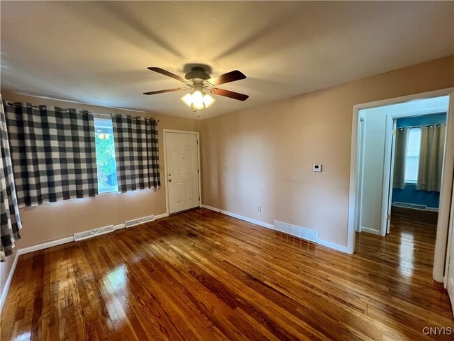 Building Photo - 427 Mosley Dr