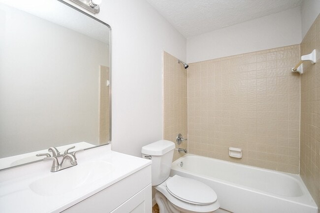 Building Photo - 15315 Cedar Ridge Dr