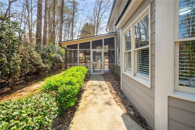 Building Photo - 1813 N Creek Cir