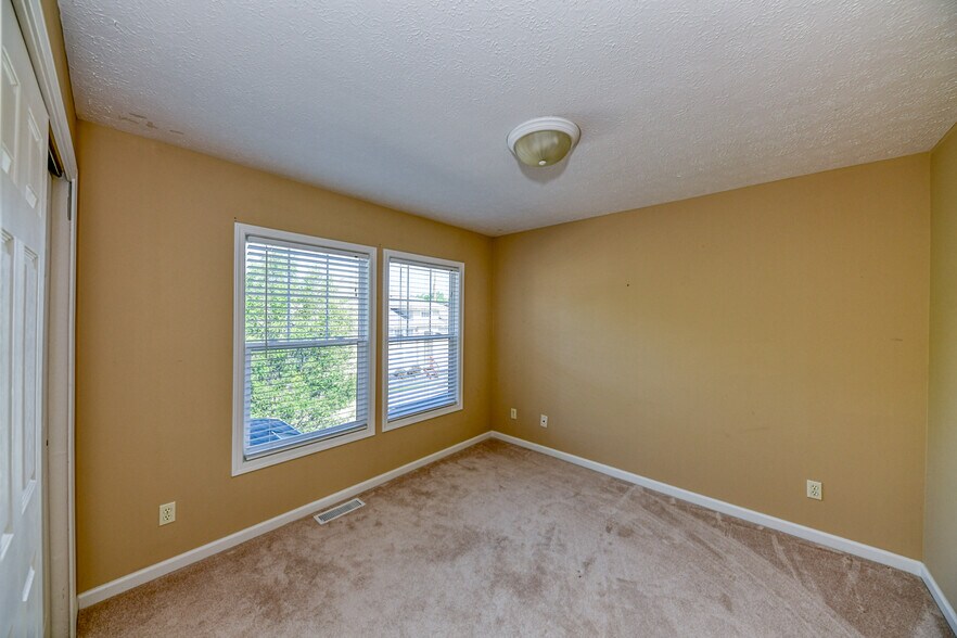 Building Photo - 5845 Crescent Ridge Dr