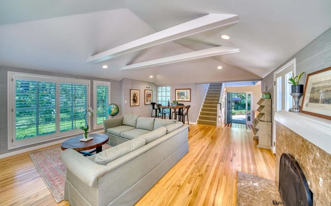 Building Photo - Woodside Classic 3 Bedroom on Beautiful Park Like Yard