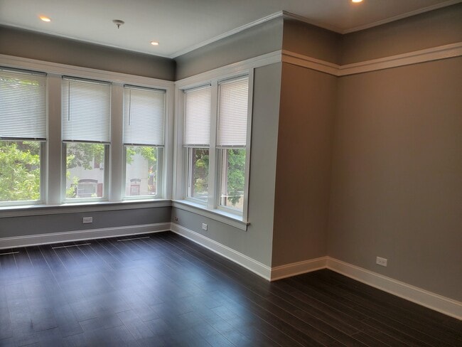 Building Photo - 1322 W Ardmore Ave