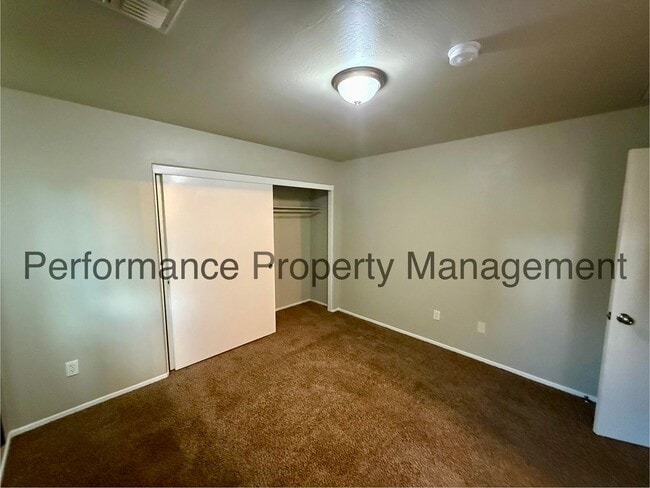 Building Photo - Charming 3 Bed/2 Bath Home in McFarland w/...