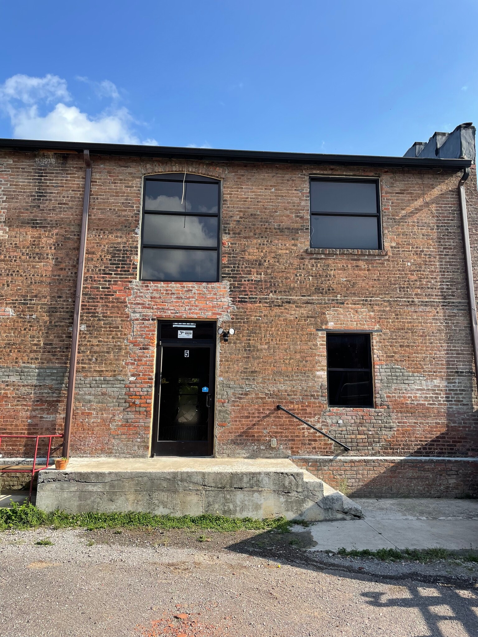 Building Photo - 27 N Main St