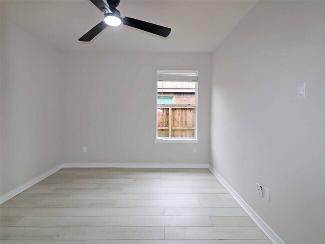 Building Photo - 749 Grassy Knoll Trail