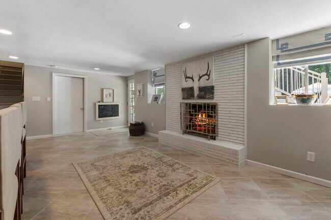 Building Photo - 4470 Chatworth Ct NE