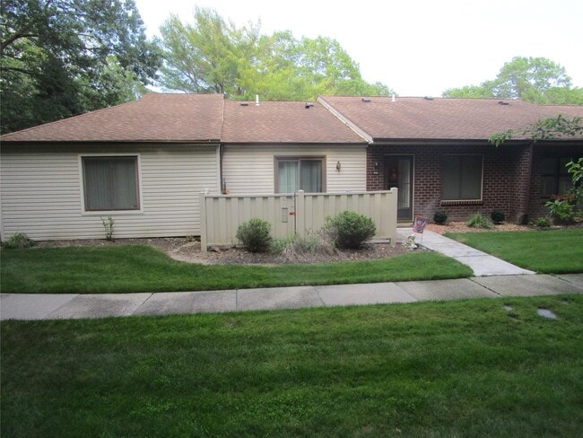Primary Photo - 952 Skyline Dr
