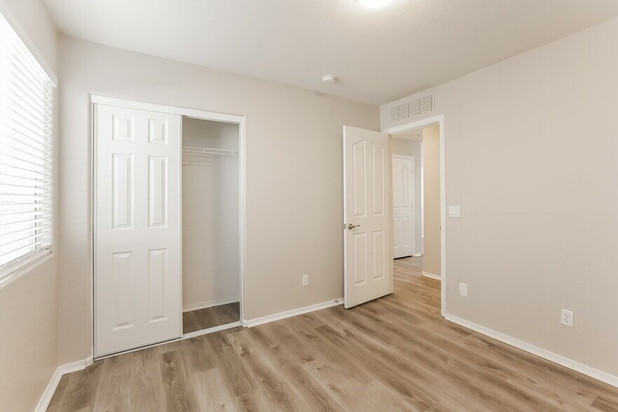 Building Photo - 7123 S 31st Dr