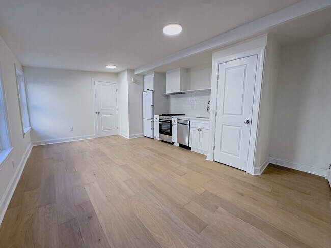 Building Photo - 2039 Green St