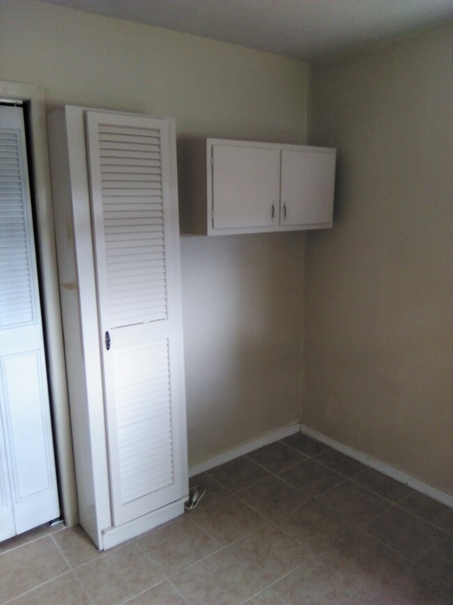 kitchen - 4500 Swift Ave